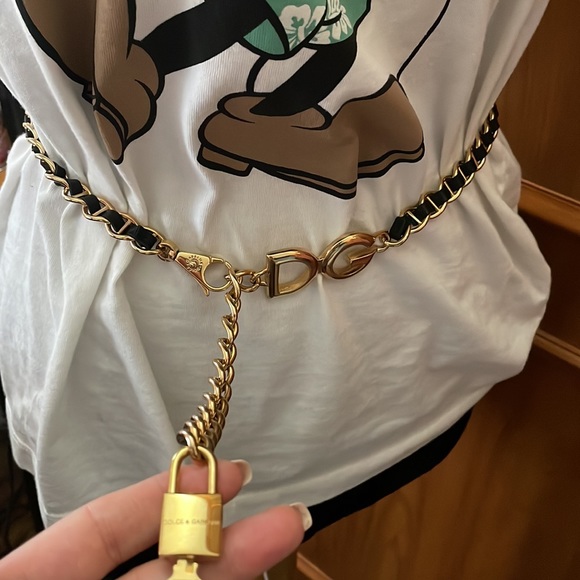 Authentic Dolce and Gabbana Belt/Bag chain with key set - Picture 13 of 15